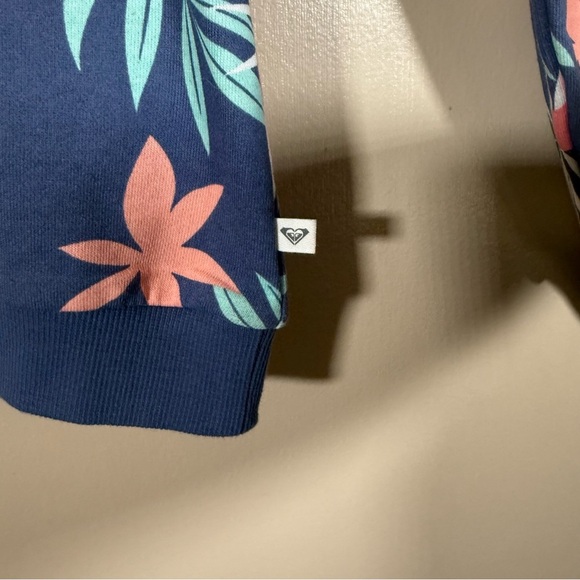 Roxy Girl In The Blue Floral Crewneck Pullover Sweatshirt size XL - Picture 3 of 6